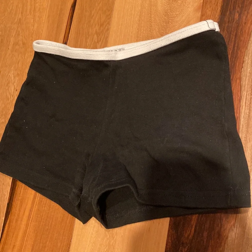 LIKE NEW- VINTAGE IN CHARGE HOT PANTS SHORTS - SIZE SMALL - Picture 2 of 4